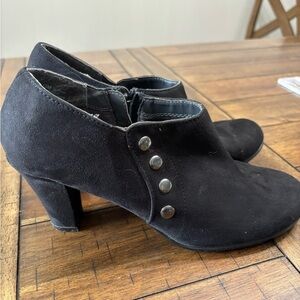 Aerosoles women’s black heal booties